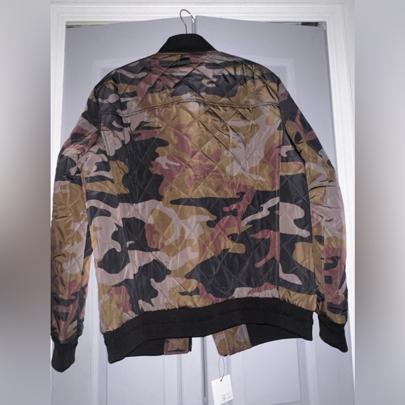 🪖NWT Men’s Calvin camo quilted jacket in medium - Picture 6 of 8